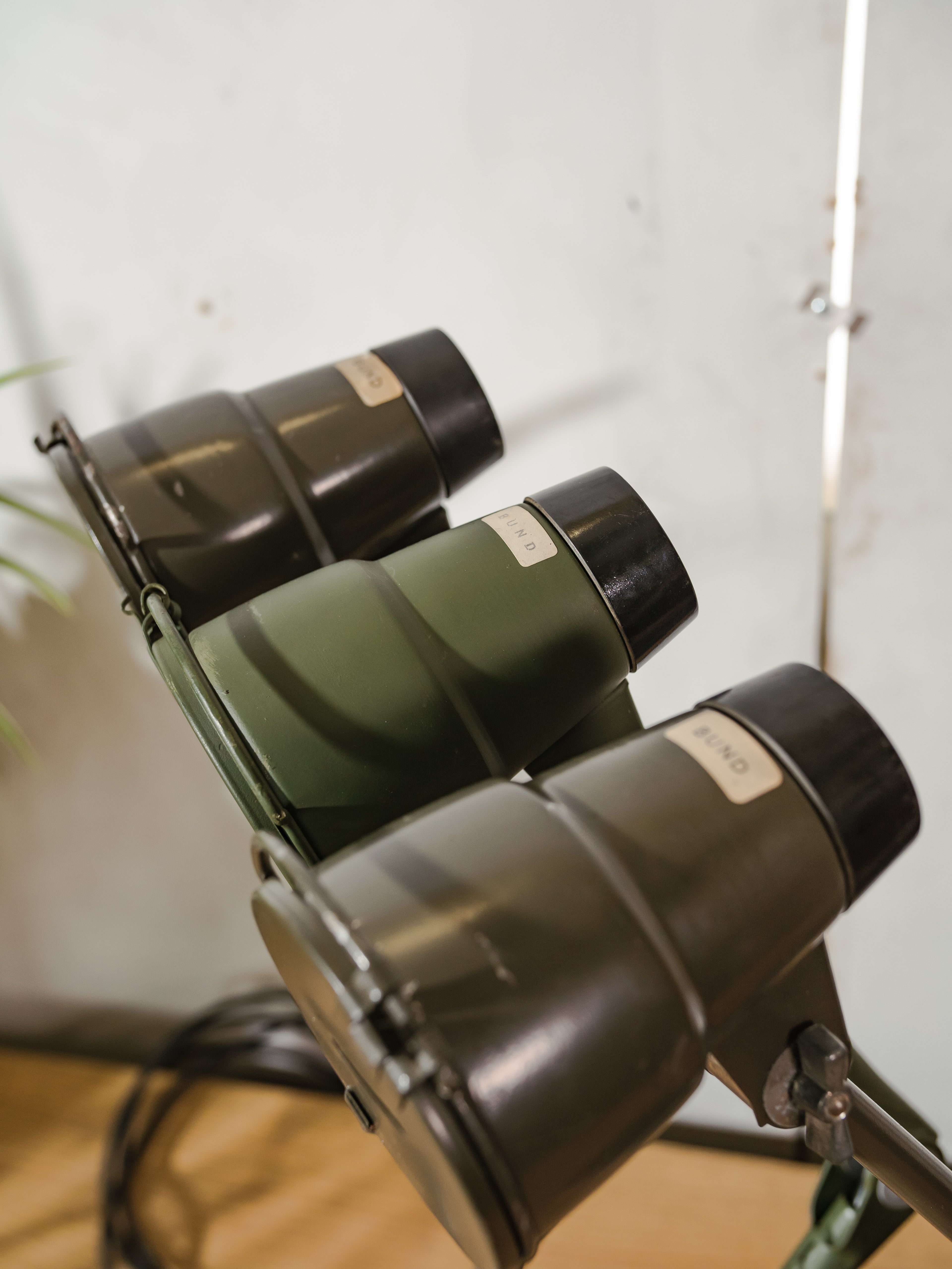 Vintage Ernst Rademacher Bundeswehr lamp, industriële militaire bureaulamp uit de jaren 50, verstelbare wandlamp, lamp van gerecycled Duits legervoertuig