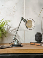 Jielde Vespa groen bureaulamp met één arm uit de jaren 50, vintage werkplaatslamp, Jieldé Franse designverlichting, mid-century tafel- en kantoorinrichting