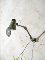Vintage Ernst Rademacher Bundeswehr lamp, industriële militaire bureaulamp uit de jaren 50, verstelbare wandlamp, lamp van gerecycled Duits legervoertuig
