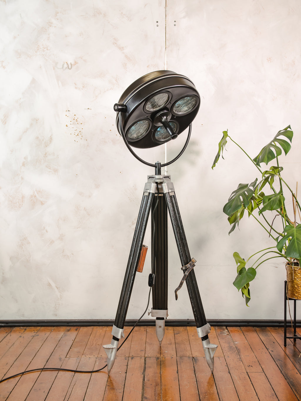 Upcycled Hanau Surgical Lamp Floor Light, Vintage Industrial Spotlight on Surveyors Tripod, 1960s Adjustable Retro Medical Design Lighting