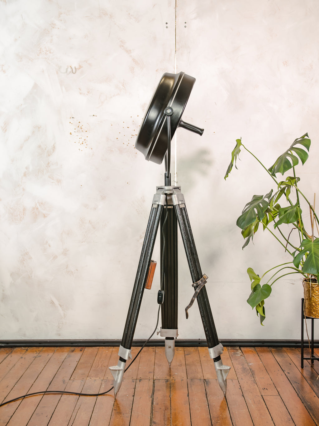 Upcycled Hanau Surgical Lamp Floor Light, Vintage Industrial Spotlight on Surveyors Tripod, 1960s Adjustable Retro Medical Design Lighting