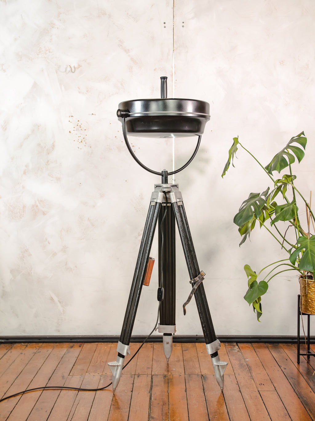 Upcycled Hanau Surgical Lamp Floor Light, Vintage Industrial Spotlight on Surveyors Tripod, 1960s Adjustable Retro Medical Design Lighting