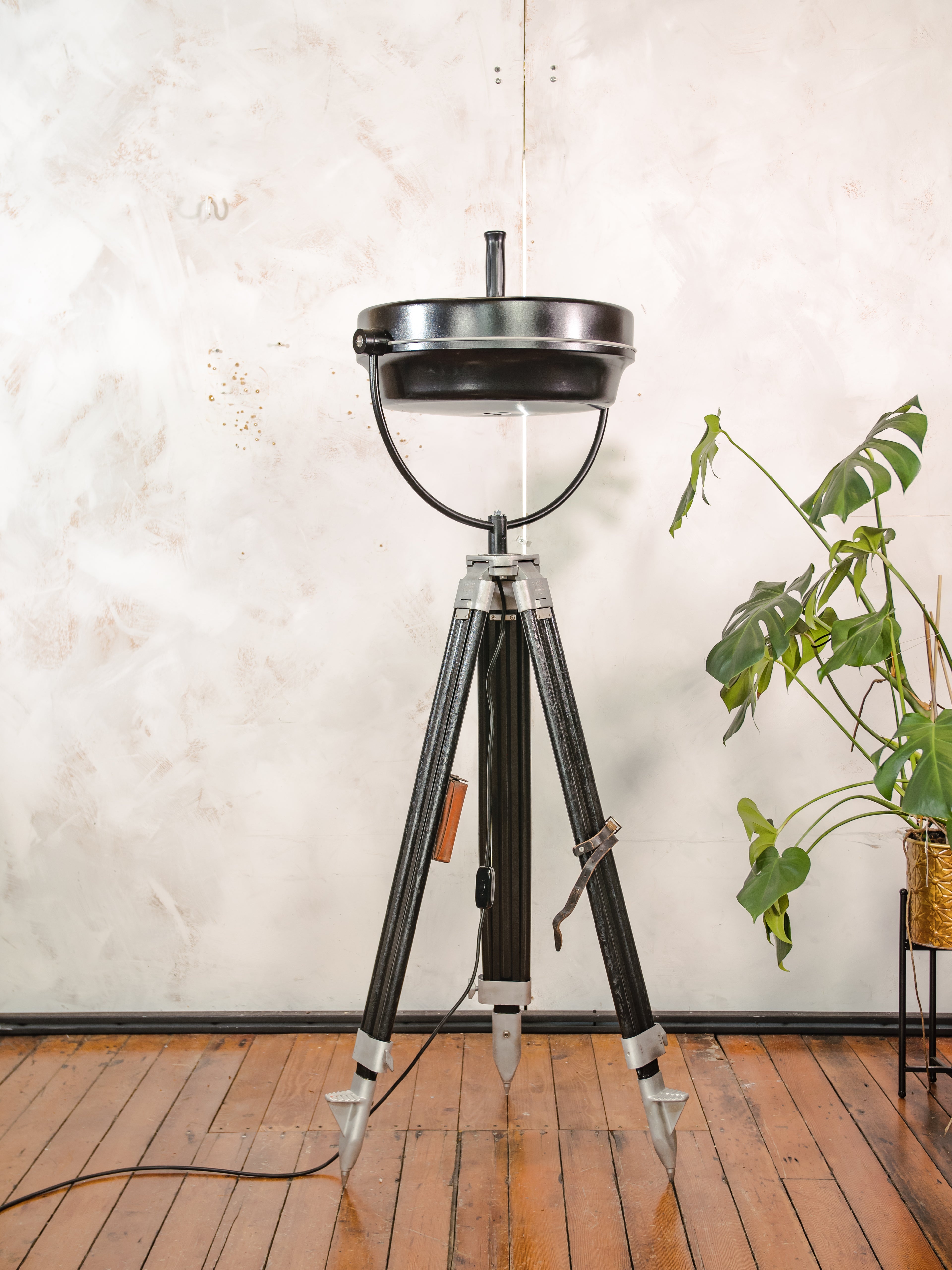 Upcycled Hanau Surgical Lamp Floor Light, Vintage Industrial Spotlight on Surveyors Tripod, 1960s Adjustable Retro Medical Design Lighting