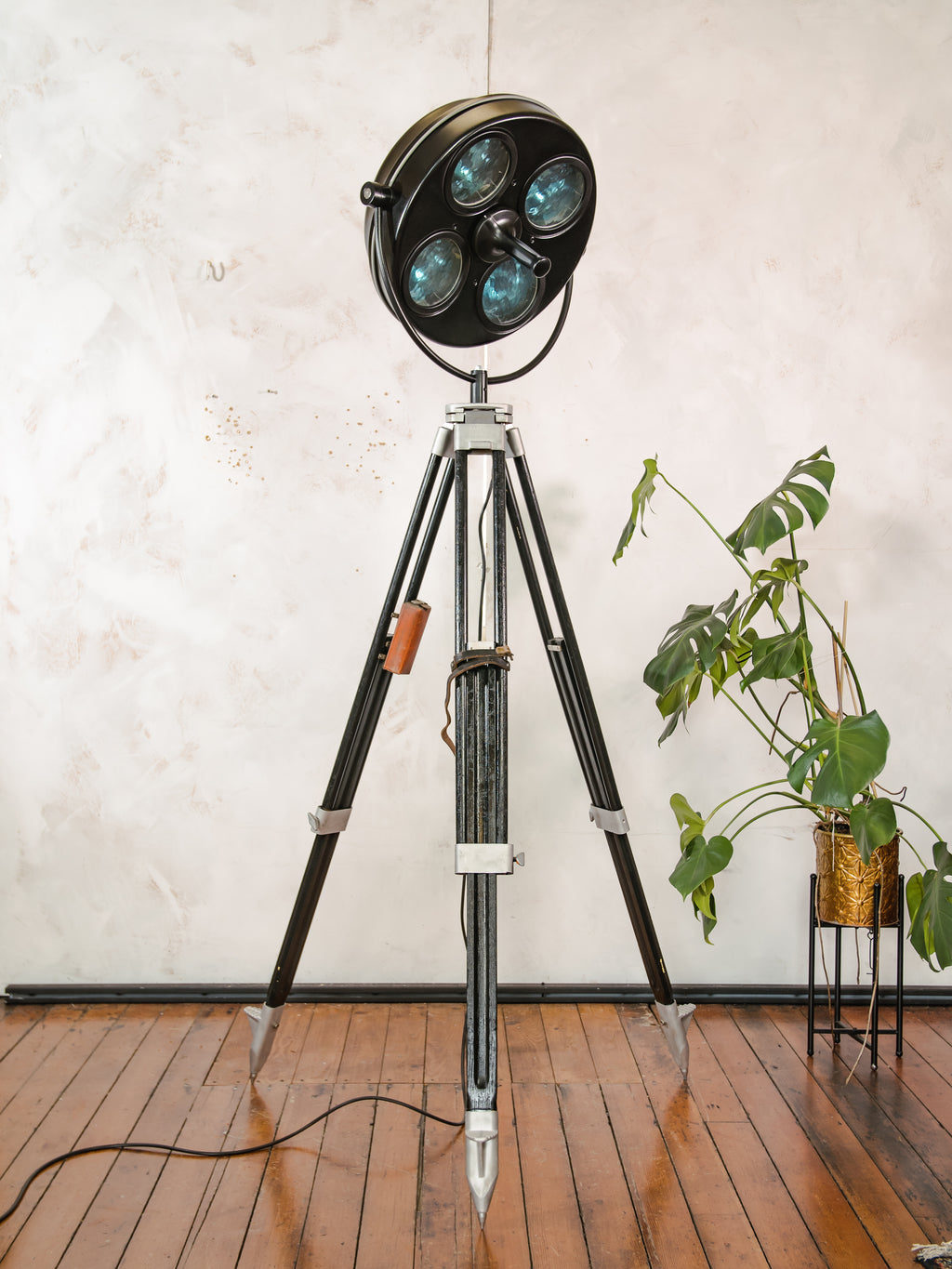 Upcycled Hanau Surgical Lamp Floor Light, Vintage Industrial Spotlight on Surveyors Tripod, 1960s Adjustable Retro Medical Design Lighting