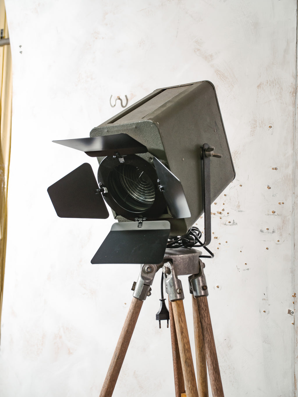 Vintage Green 1960s Strand Electric Patt 45 Theatre light on a wooden Surveying Tripod, Industrial Floor lamp, Retro Stagelight