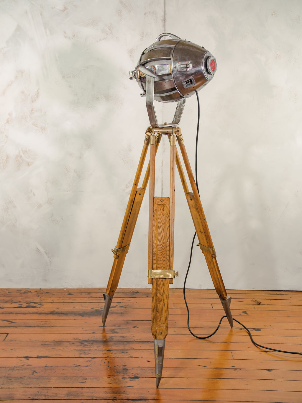 1930s Hewitt Universal Antique Hollywood Film Spotlight Floor Lamp Wooden Surveyors Tripod, Polished Theatre Projector, Collectors Item