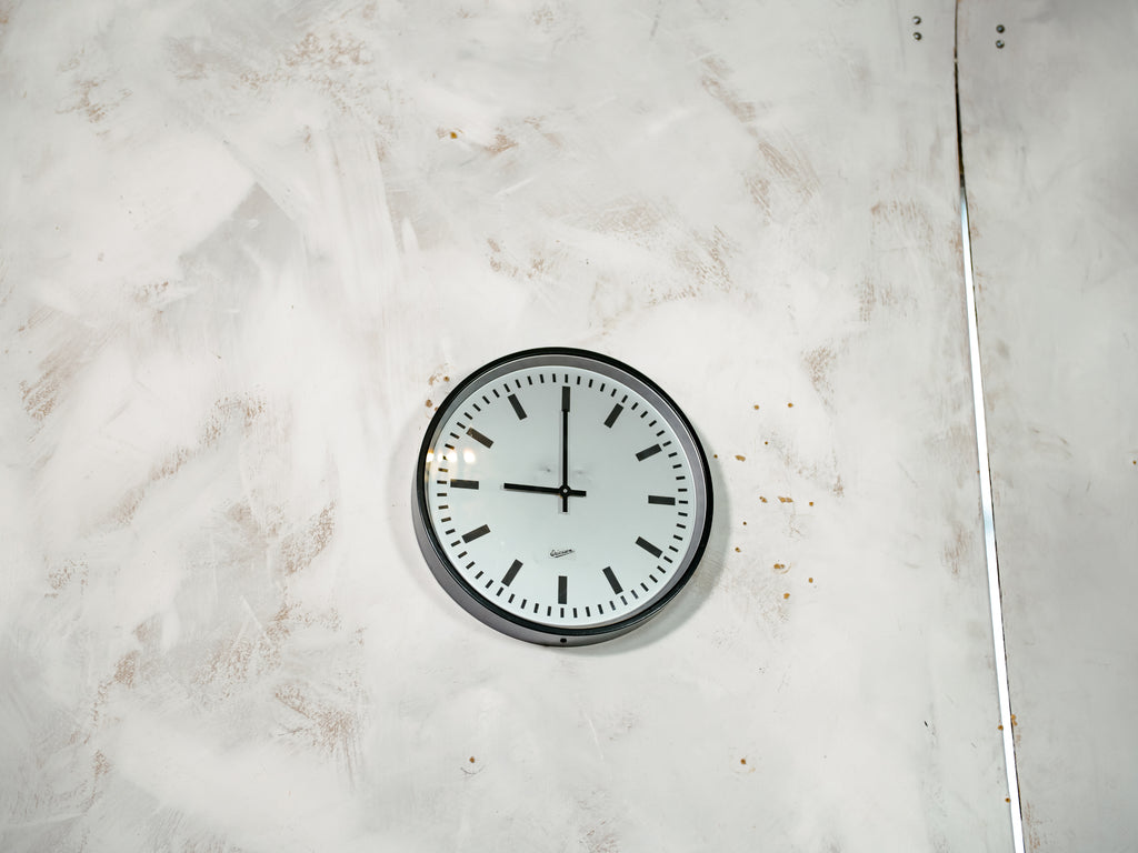 Industrial Wall Clock 1960s by Ericsson, Factory Slave Clock, Industrial interior Decor, Satin Black Clockwork, Diameter 34CM School Clock