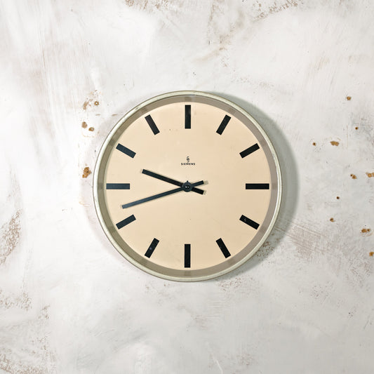 Siemens Retro Clock, Quartz converted Timepiece, 1970s Interior Wall decoration, Gift New Home Housewarming Beige white dial face