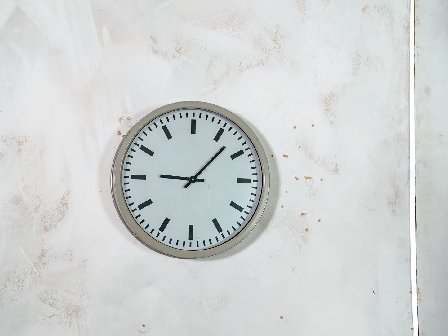 Factory Wall Clock Industrial Design used by PTT Netherlands 1970s, Converted to Quartz, Diameter 34CM, Vintage School clock Timekeeper