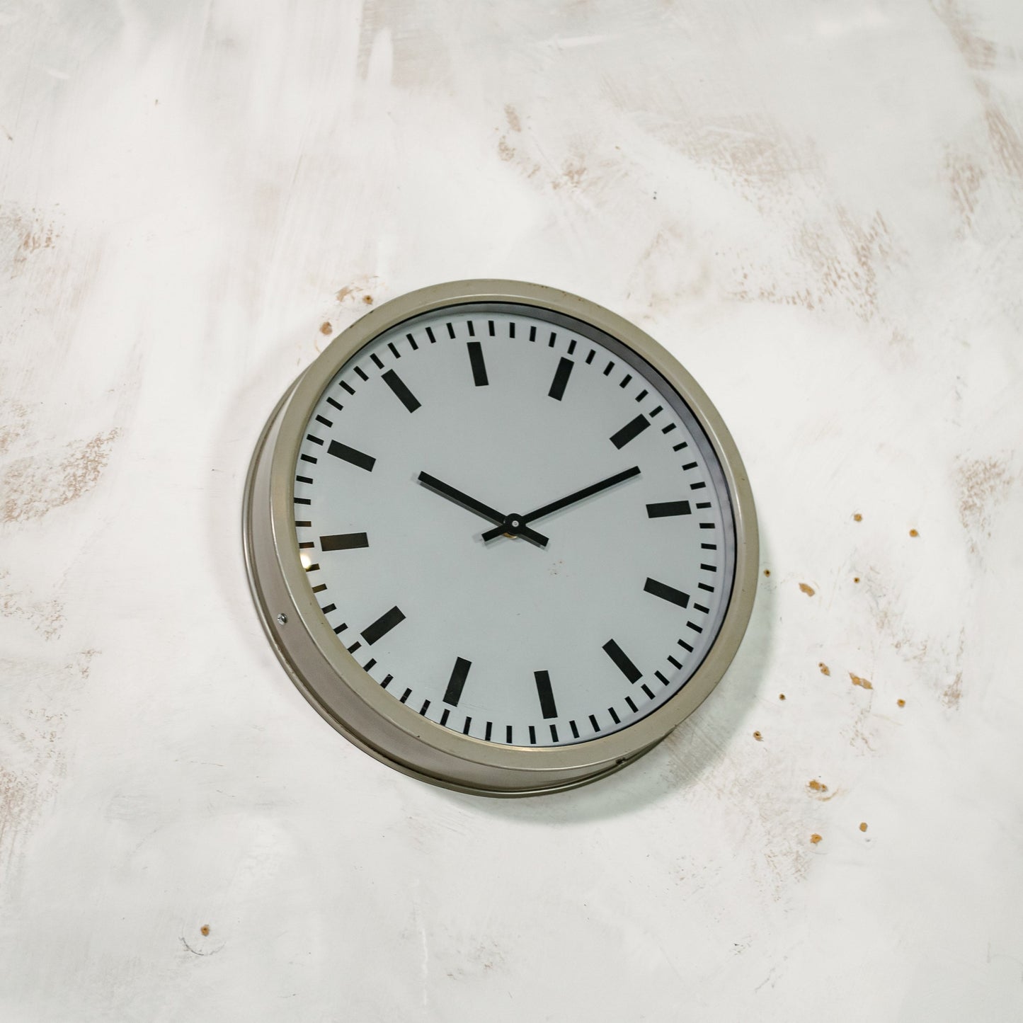 Factory Wall Clock Industrial Design used by PTT Netherlands 1970s, Converted to Quartz, Diameter 34CM, Vintage School clock Timekeeper