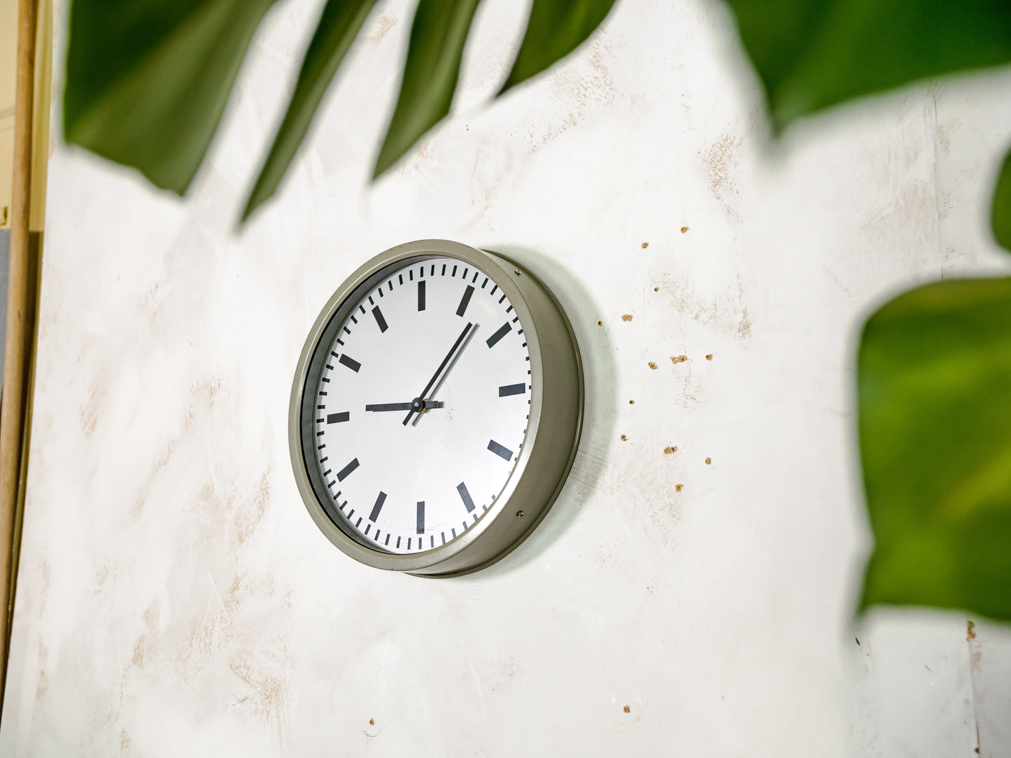 Factory Wall Clock Industrial Design used by PTT Netherlands 1970s, Converted to Quartz, Diameter 34CM, Vintage School clock Timekeeper