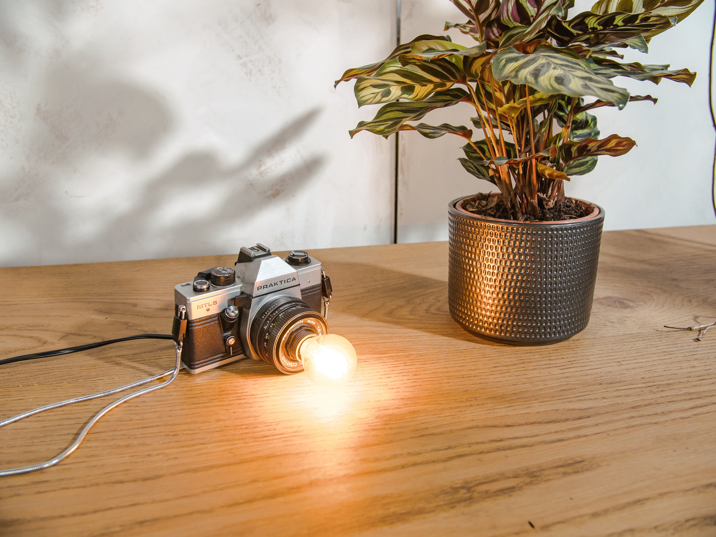 Vintage Praktica MTL5 Camera Lamp with Pentacon 50mm Lens | Upcycled Desk or Wall Light | Industrial LED Lighting with Vintage Charm