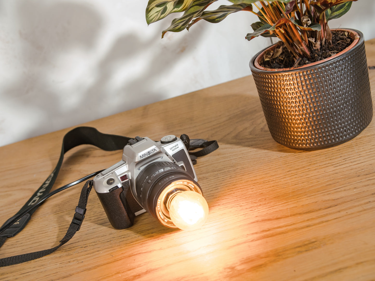 Upcycled Minolta Dynax Camera Table Lamp, Retro SLR Lamp with 28-105mm Lens, E14 Fitting, Wall-Mountable, Unique Photographers gift