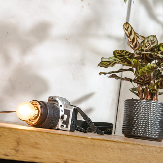 Upcycled Minolta Dynax Camera Table Lamp, Retro SLR Lamp with 28-105mm Lens, E14 Fitting, Wall-Mountable, Unique Photographers gift