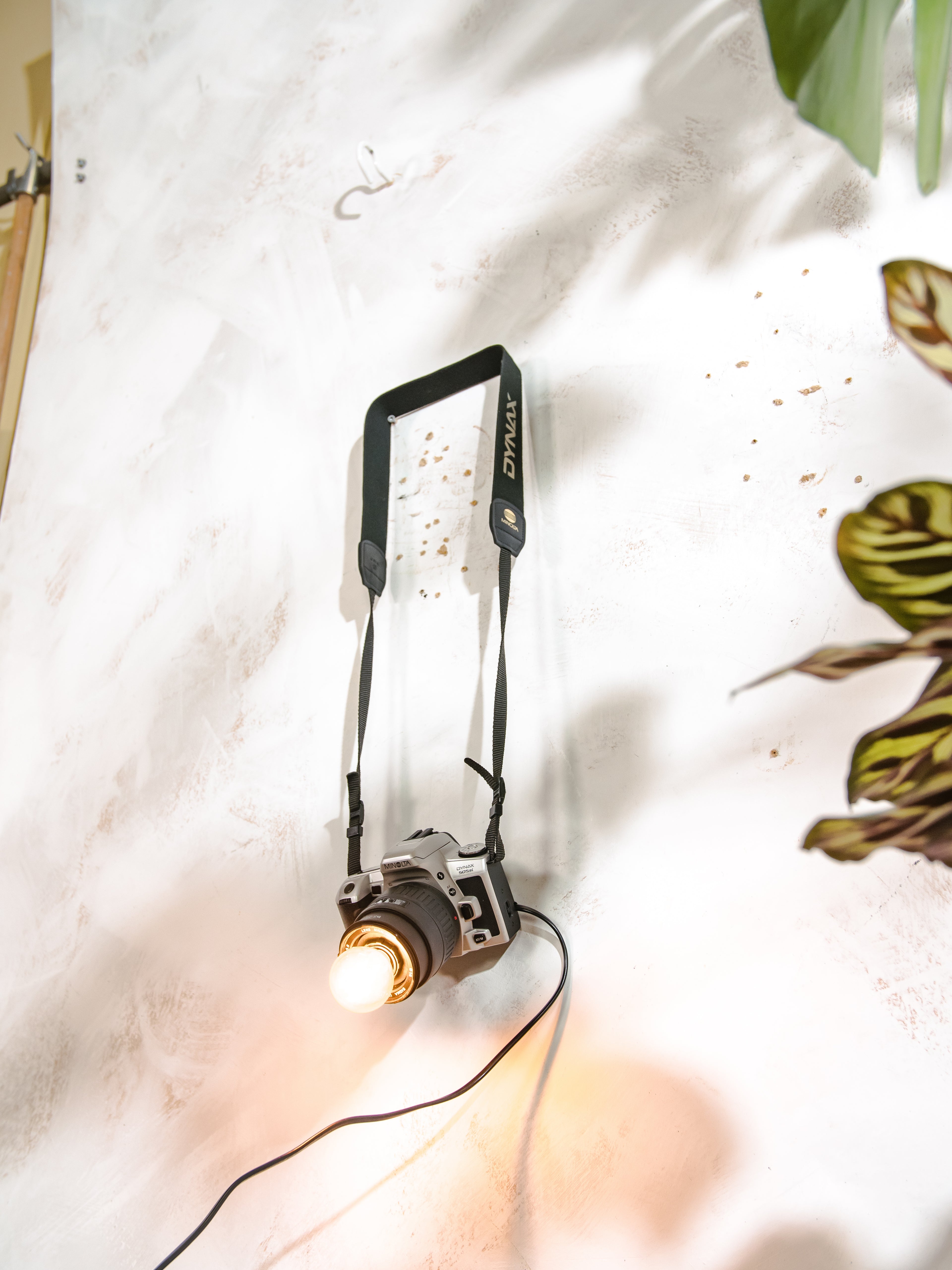 Upcycled Minolta Dynax Camera Table Lamp, Retro SLR Lamp with 28-105mm Lens, E14 Fitting, Wall-Mountable, Unique Photographers gift