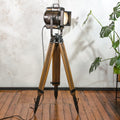 Vintage ARRI jaren 50 Filmlamp Staande Lamp, Hollywood Stijl Upcycled Verlichting op Houten Statief, Arnold & Richter München Bioscoopverlichting