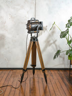Vintage ARRI jaren 50 Filmlamp Staande Lamp, Hollywood Stijl Upcycled Verlichting op Houten Statief, Arnold & Richter München Bioscoopverlichting