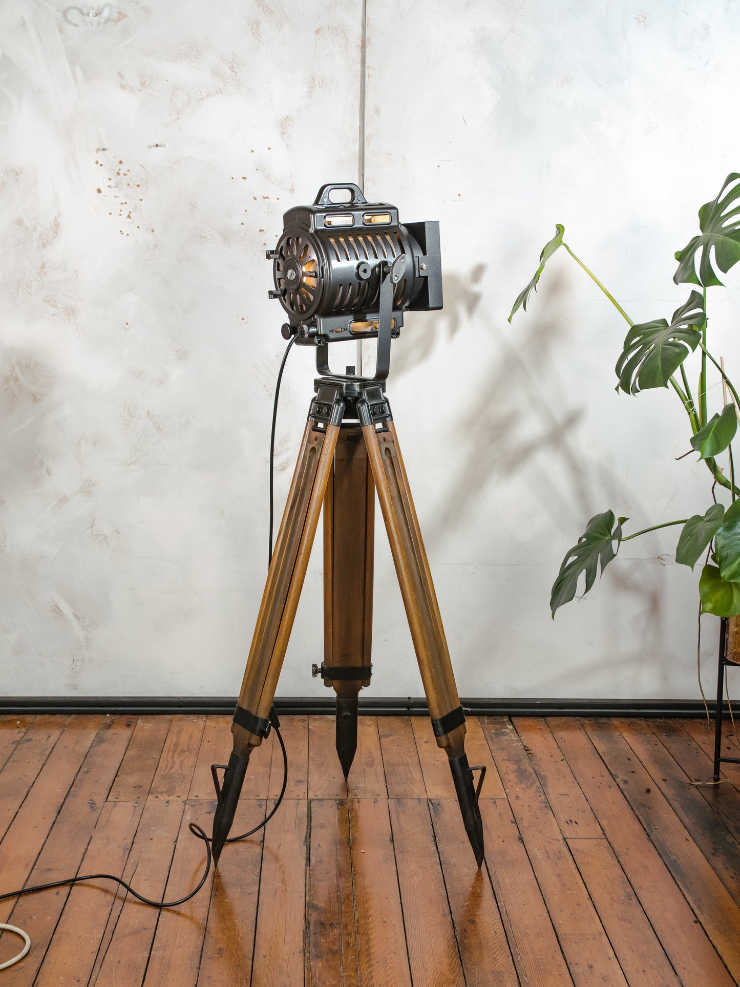 Vintage ARRI 1950s Film Spotlight Floor Lamp, Hollywood Style Upcycled Lighting on Wooden Tripod, Arnold & Richter München Cinema lighting