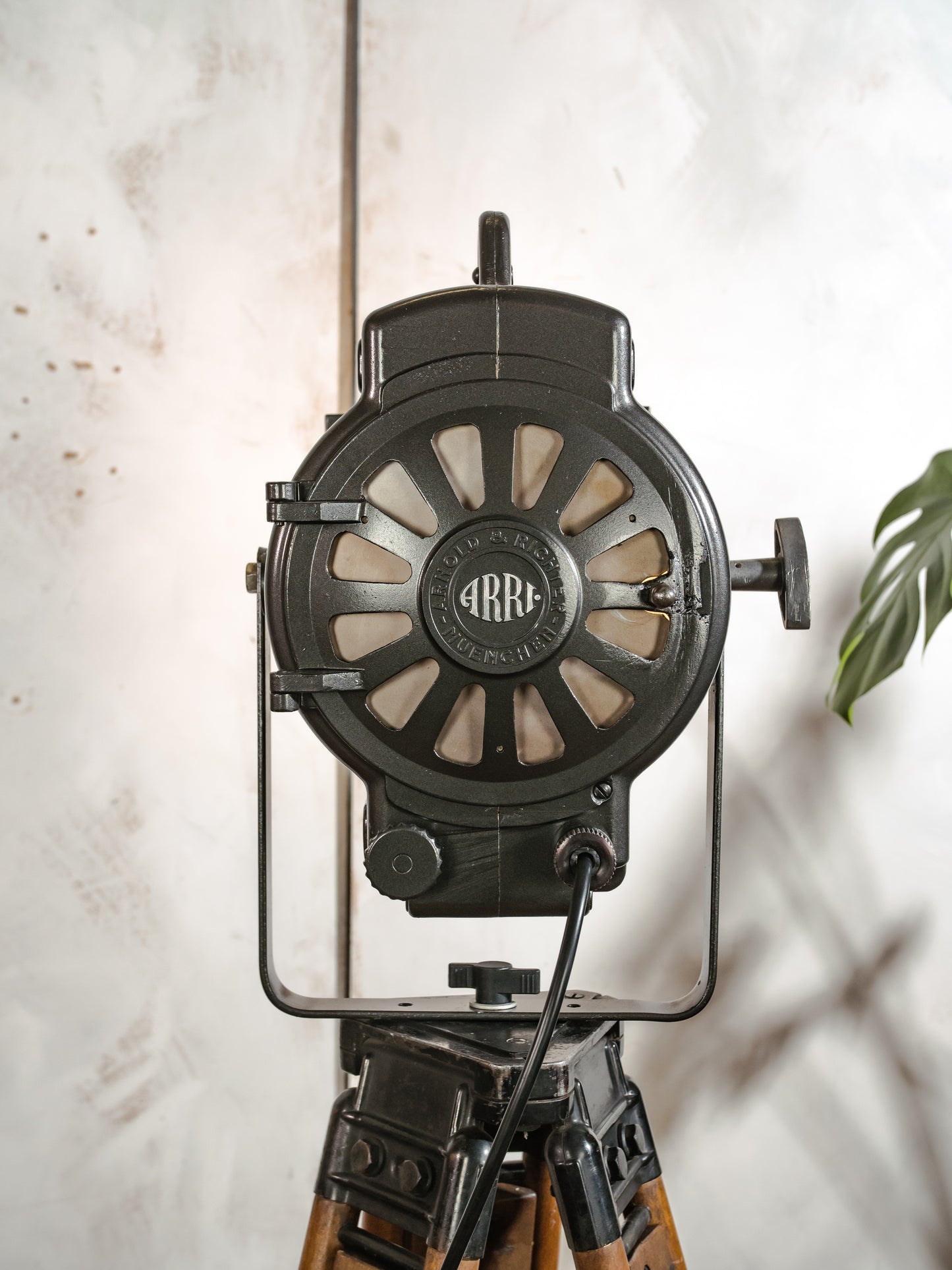 Vintage ARRI 1950s Film Spotlight Floor Lamp, Hollywood Style Upcycled Lighting on Wooden Tripod, Arnold & Richter München Cinema lighting