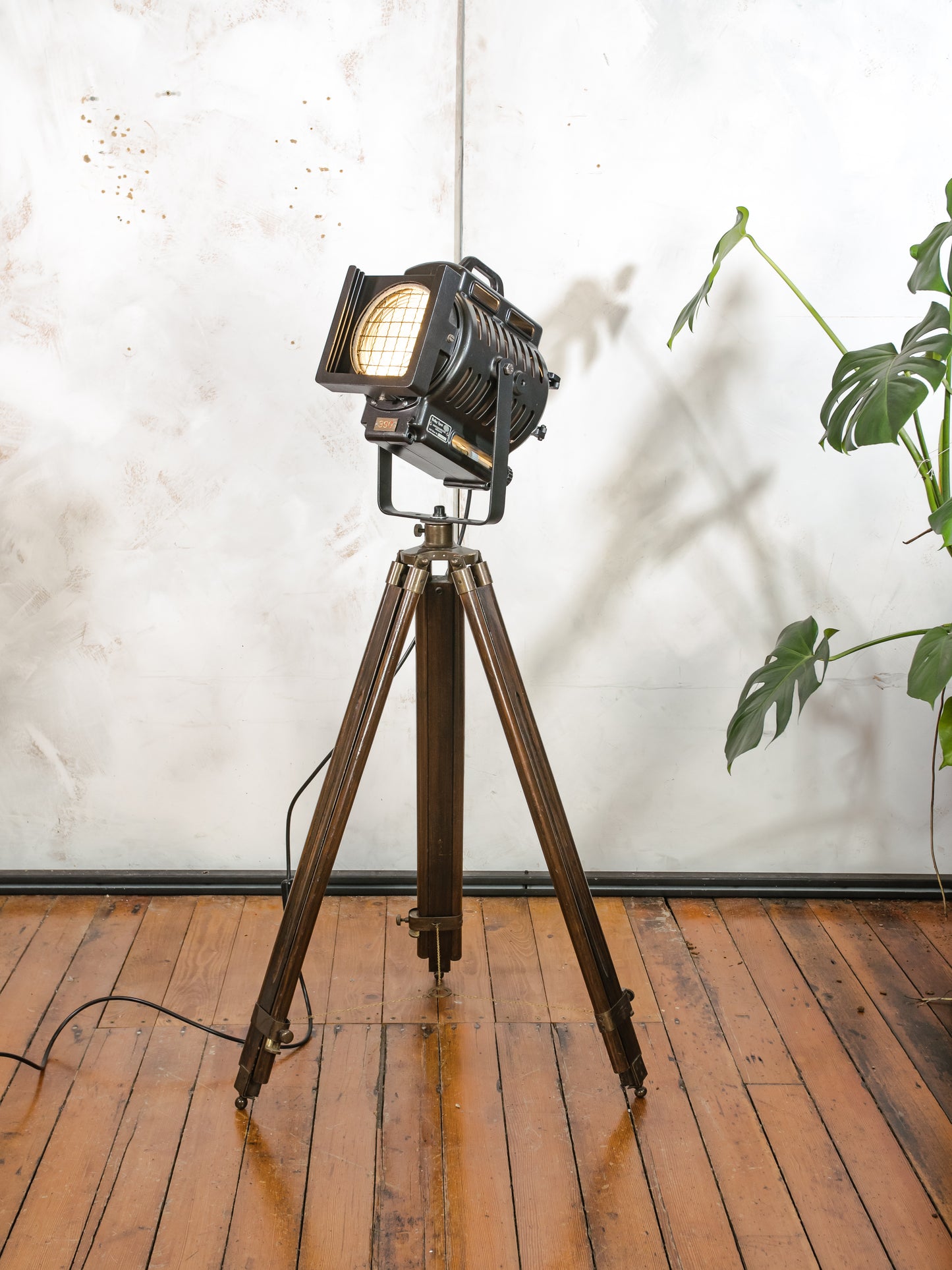 Arnold & Richter Movie Spotlight 1950s, ARRI 500 Watt Fresnel Baby Spot, German Projector on a Teak Wooden Adjustable Tripod, Floor Lamp