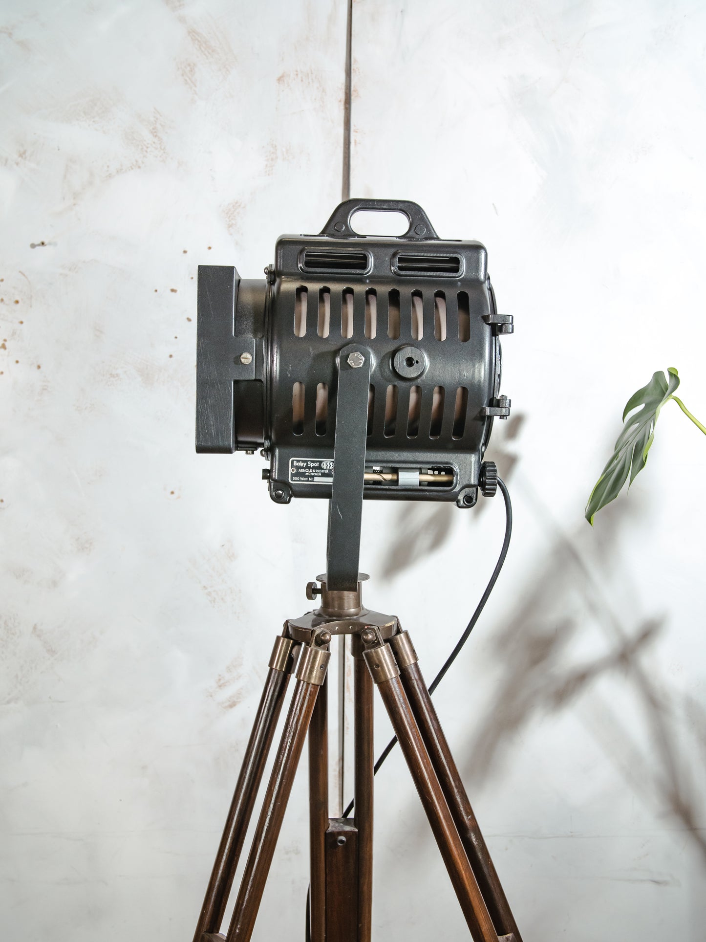 Arnold & Richter Movie Spotlight 1950s, ARRI 500 Watt Fresnel Baby Spot, German Projector on a Teak Wooden Adjustable Tripod, Floor Lamp