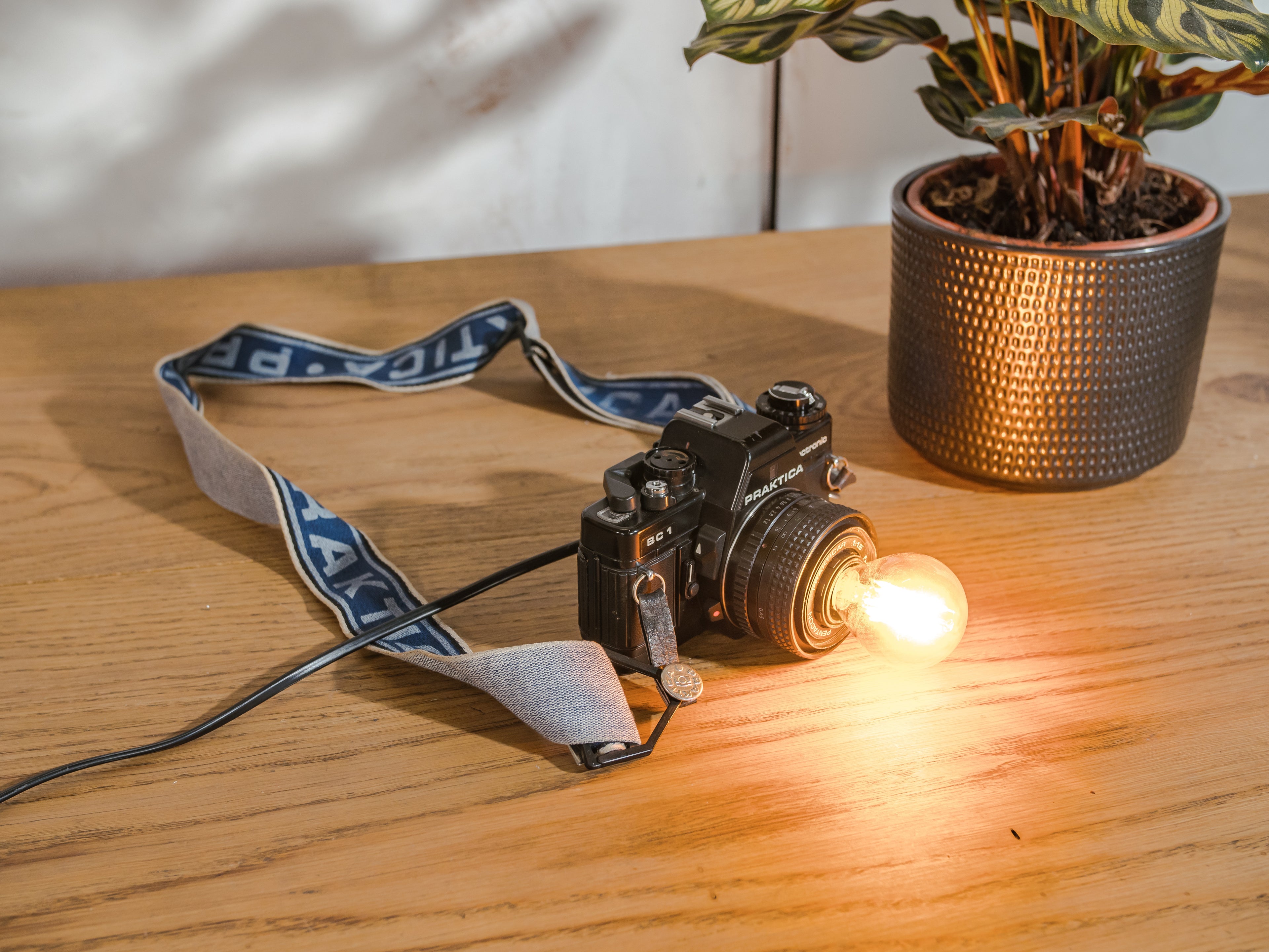 Vintage Praktica BC1 Camera Lamp, Upcycled Desk & Wall light with 50mm Lens, Unique home decor Table lighting, Photographer's gift
