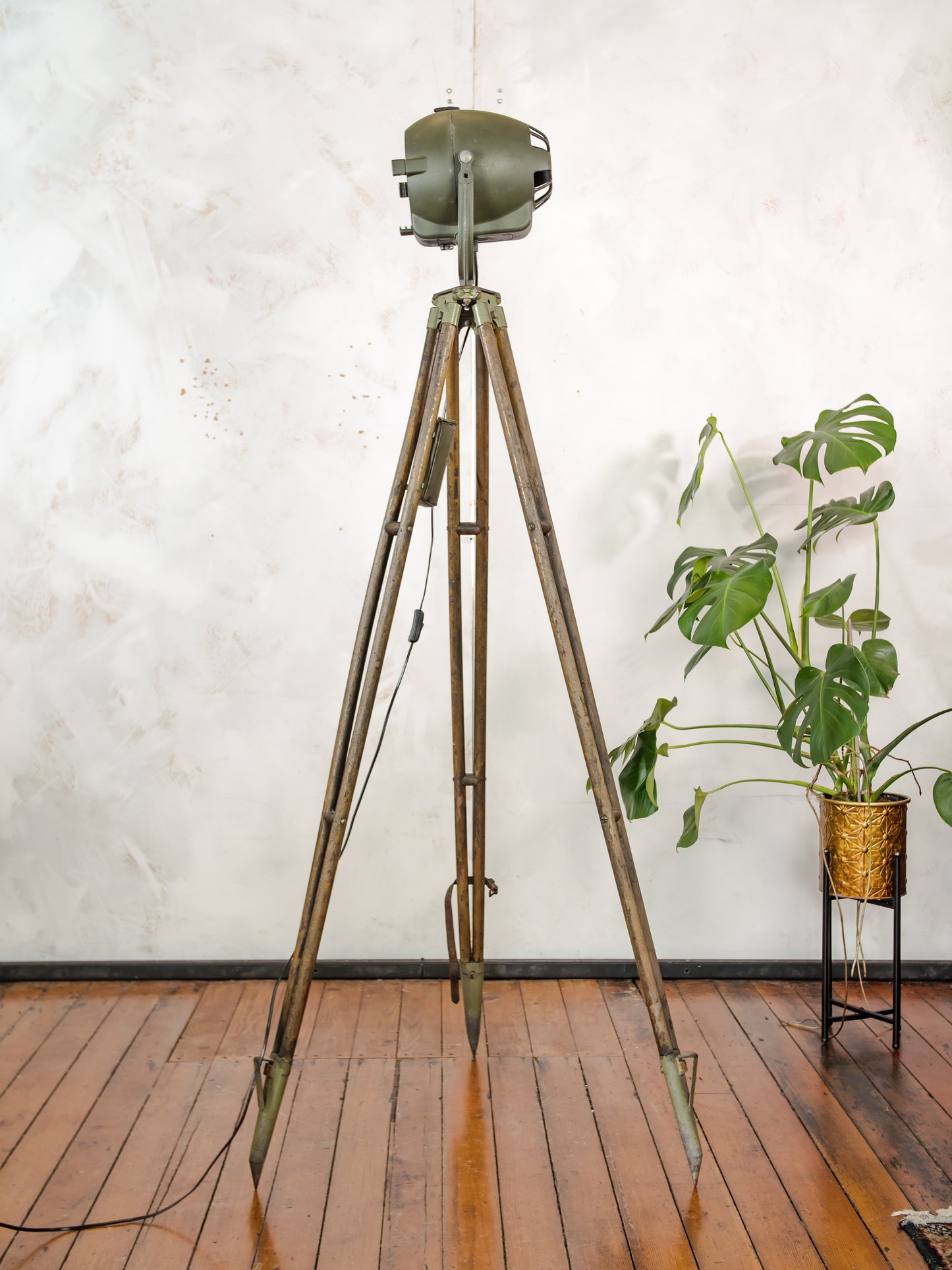 1960s Rank Strand Patt 123 Theatre Spotlight Lamp on Wooden Tripod, Vintage industrial designer Floor lamp