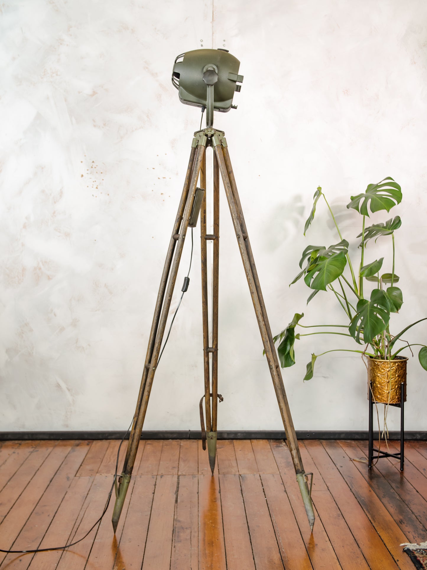 1960s Rank Strand Patt 123 Theatre Spotlight Lamp on Wooden Tripod, Vintage industrial designer Floor lamp