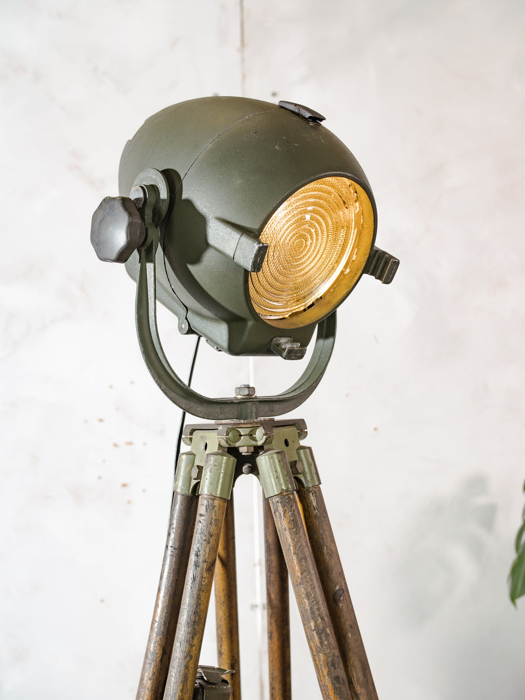 1960s Rank Strand Patt 123 Theatre Spotlight Lamp on Wooden Tripod, Vintage industrial designer Floor lamp
