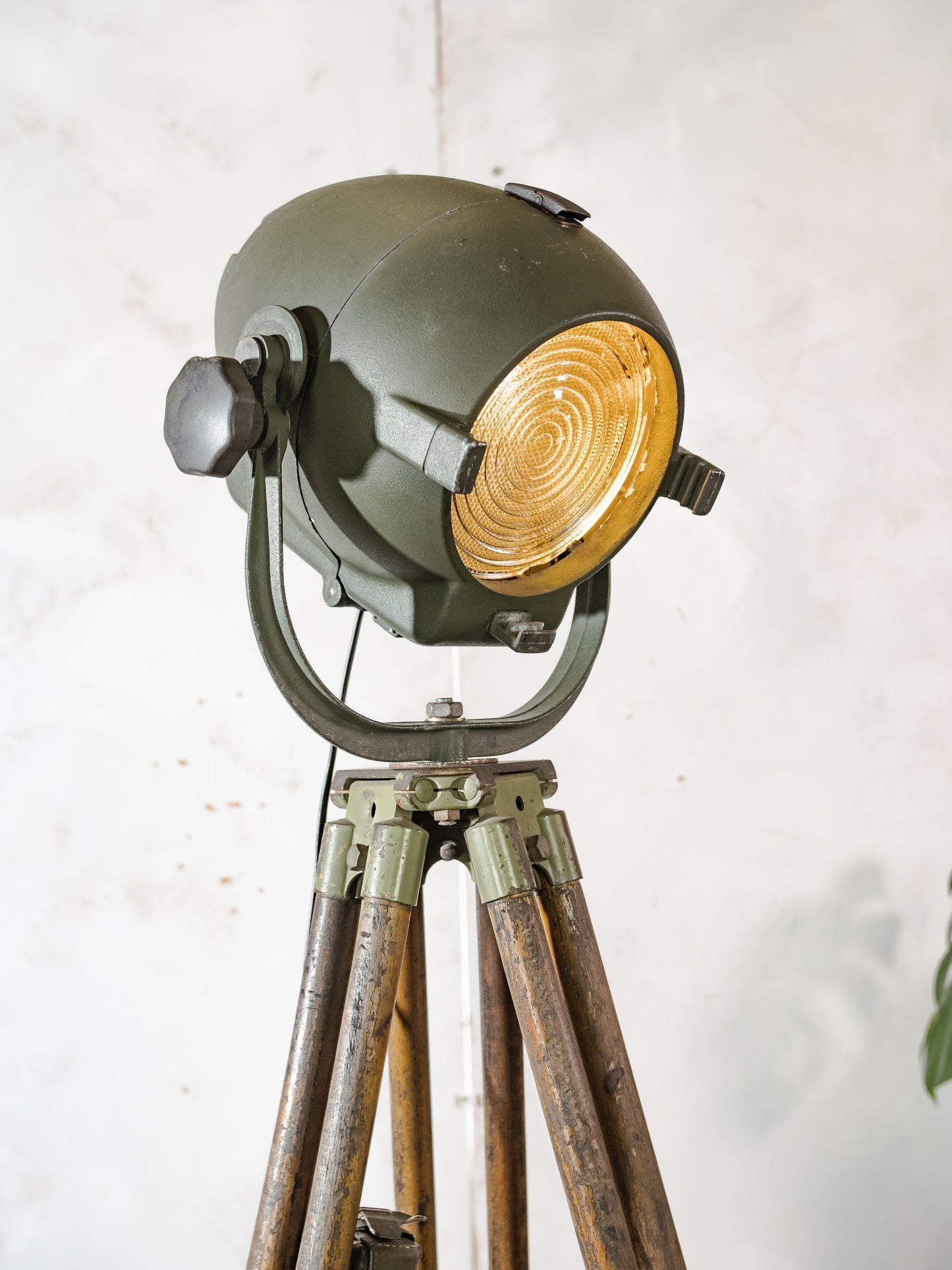 1960s Rank Strand Patt 123 Theatre Spotlight Lamp on Wooden Tripod, Vintage industrial designer Floor lamp