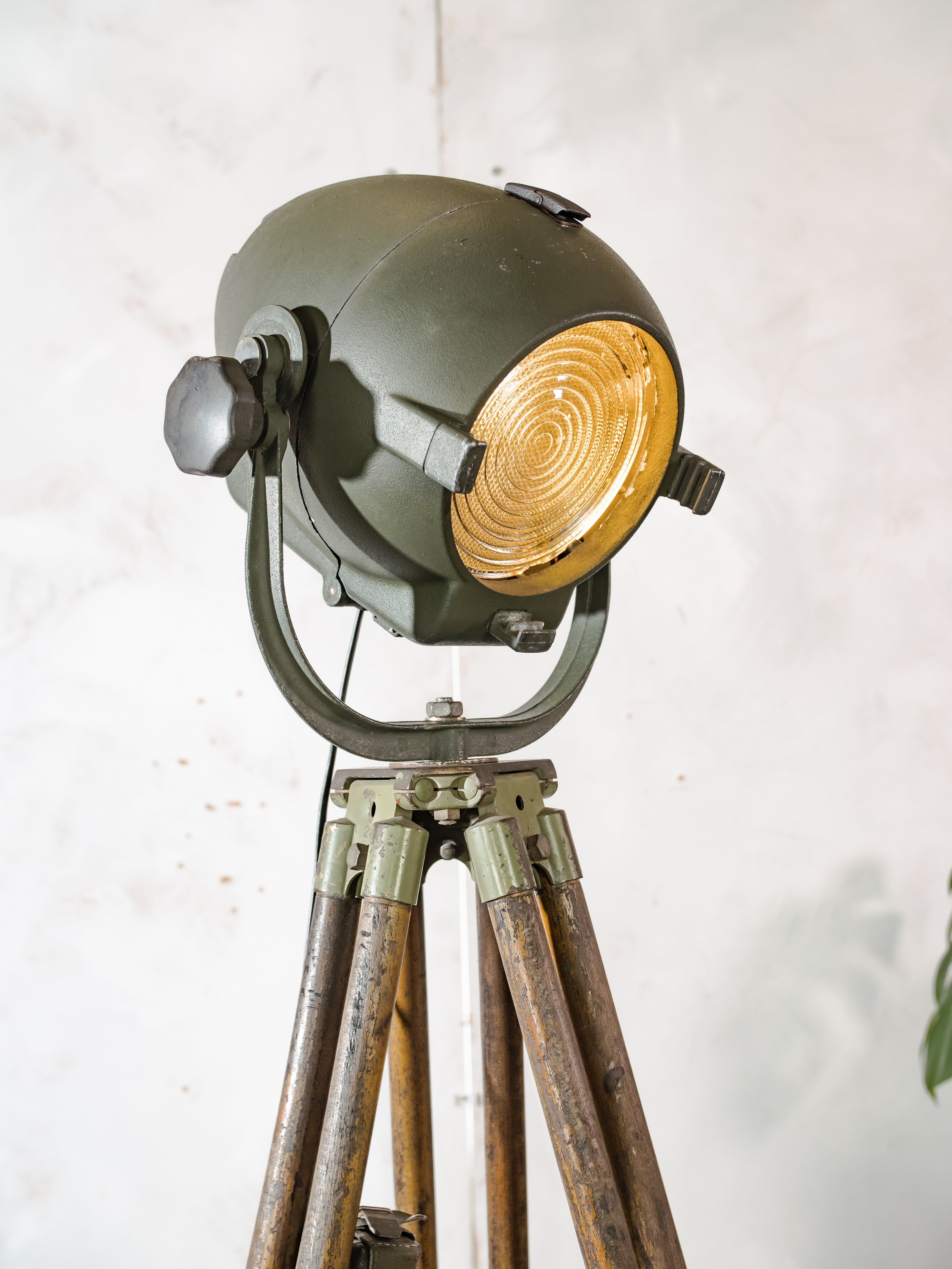 1960s Rank Strand Patt 123 Theatre Spotlight Lamp on Wooden Tripod, Vintage industrial designer Floor lamp