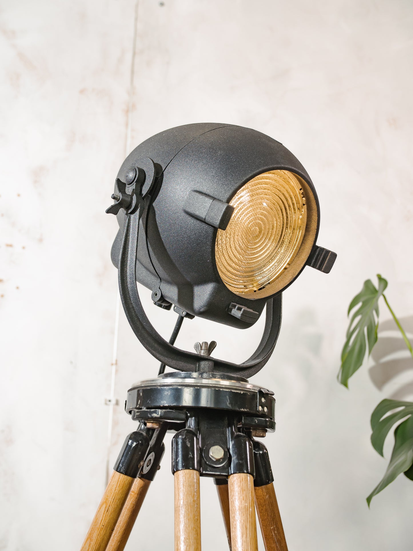 1950s Strand Electric Patt 123 Vintage Theatre Spotlight Lamp on Wooden Tripod, Retro Industrial Design by Morgan McLeod