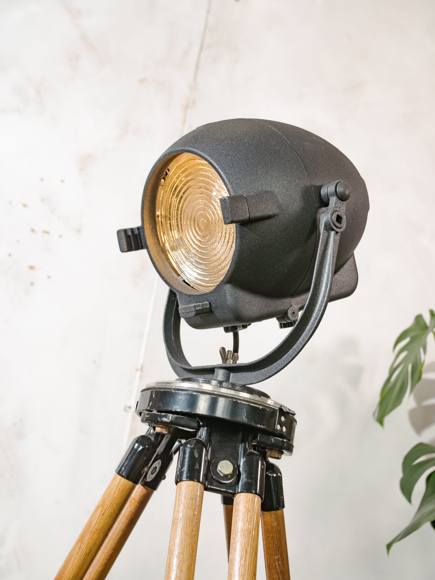 1950s Strand Electric Patt 123 Vintage Theatre Spotlight Lamp on Wooden Tripod, Retro Industrial Design by Morgan McLeod