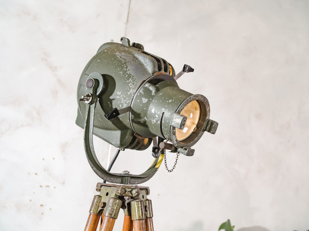 1960s Theatre Spotlight Wooden Standard Floor Lamp by Strand Electric, Model Patt 23 Pipo, Vintage Stage lighting