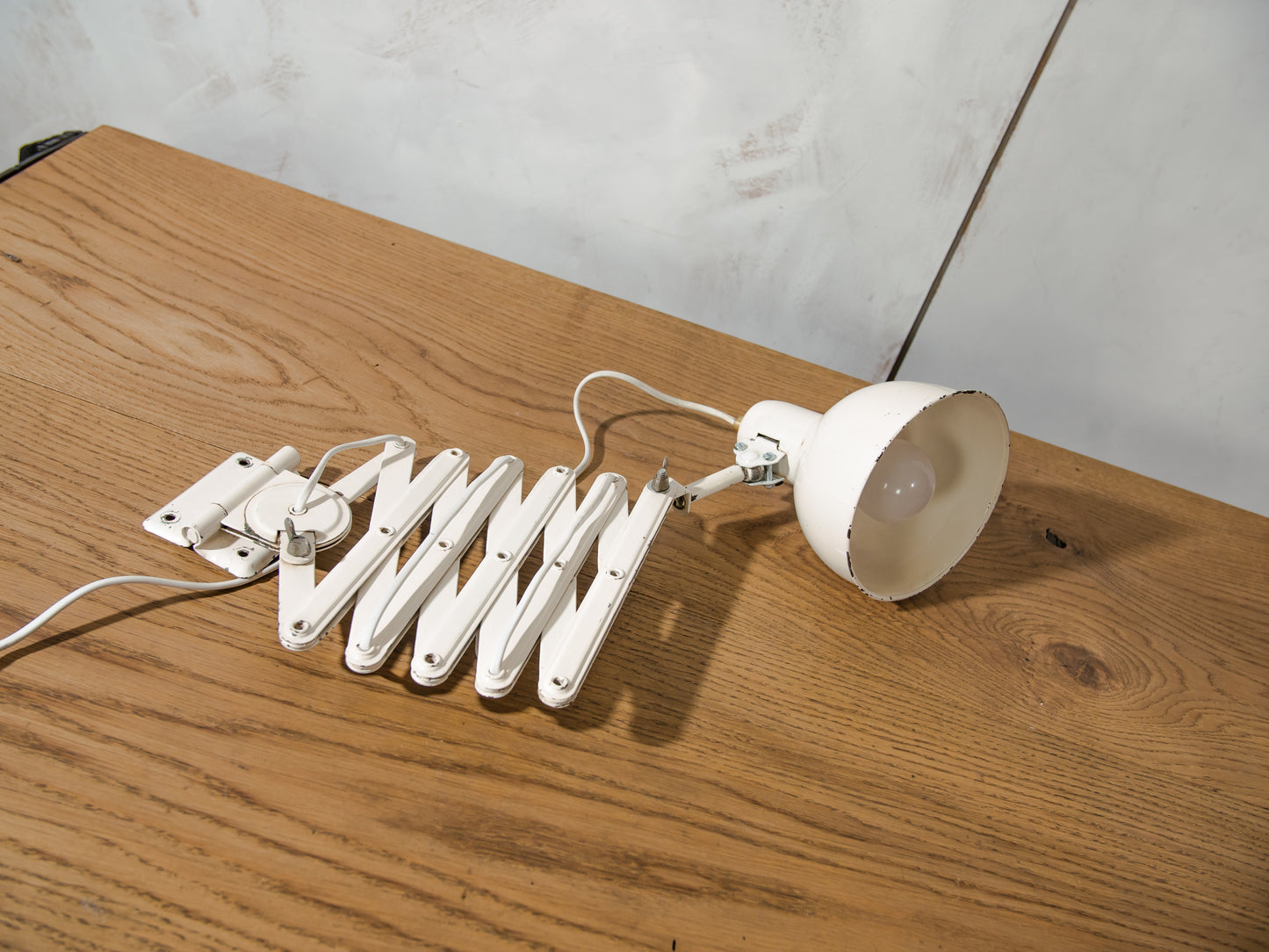 White Scissor Lamp 1940s by ADEM Large model, Bauhaus Dutch designer Harmonica Wall lighting