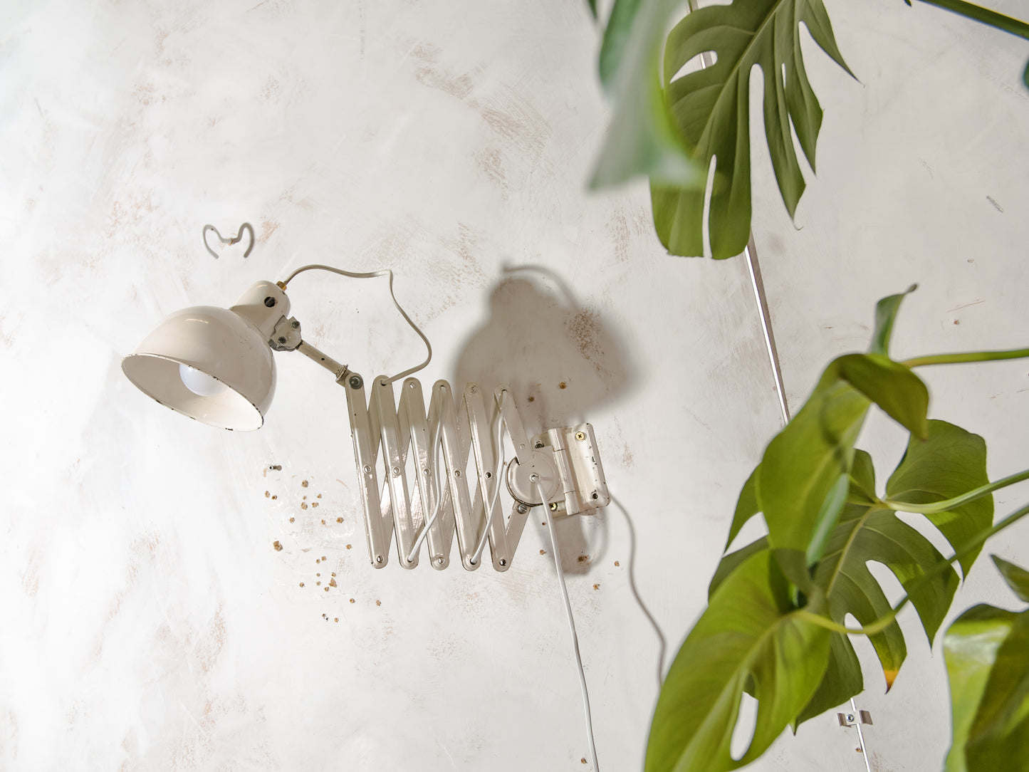 White Scissor Lamp 1940s by ADEM Large model, Bauhaus Dutch designer Harmonica Wall lighting