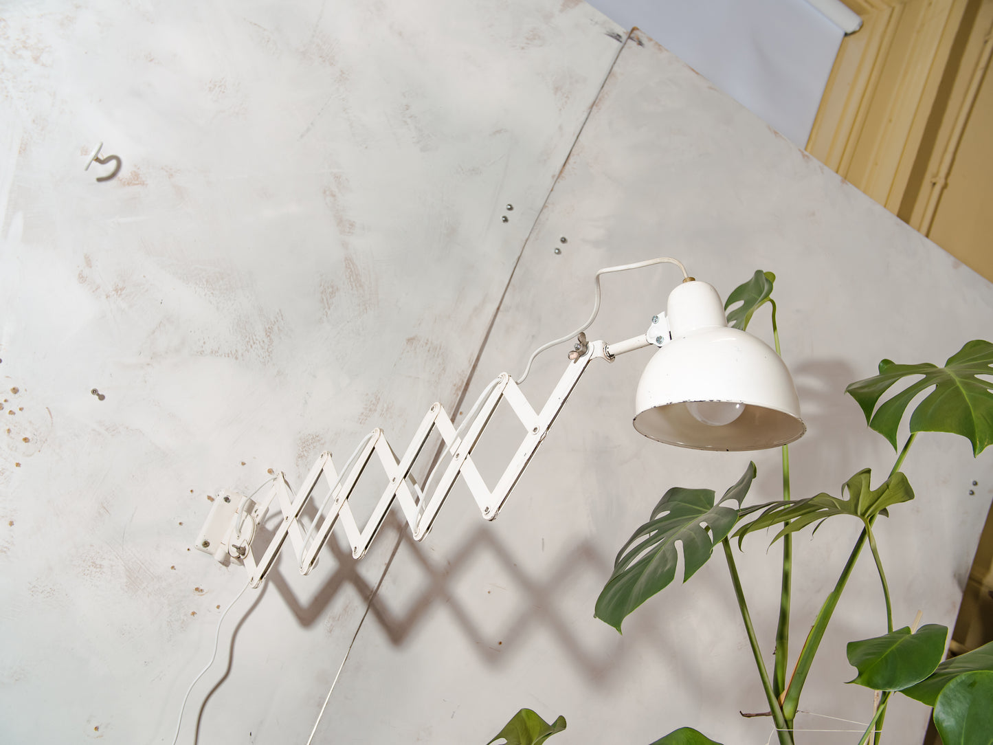 White Scissor Lamp 1940s by ADEM Large model, Bauhaus Dutch designer Harmonica Wall lighting