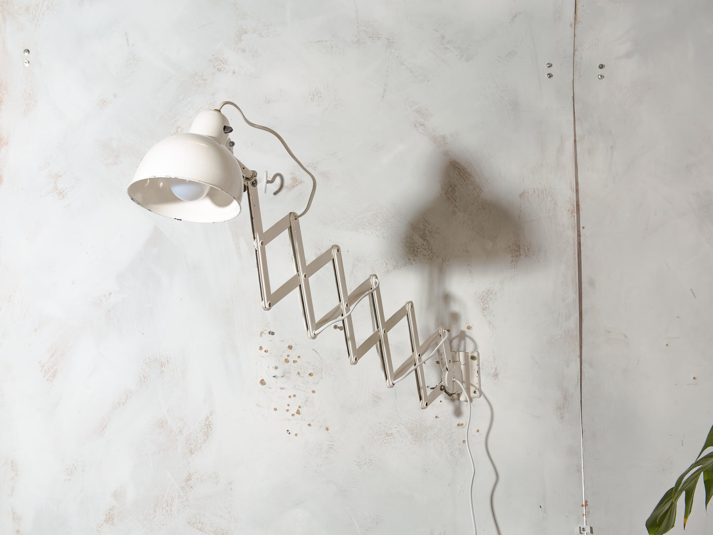 White Scissor Lamp 1940s by ADEM Large model, Bauhaus Dutch designer Harmonica Wall lighting