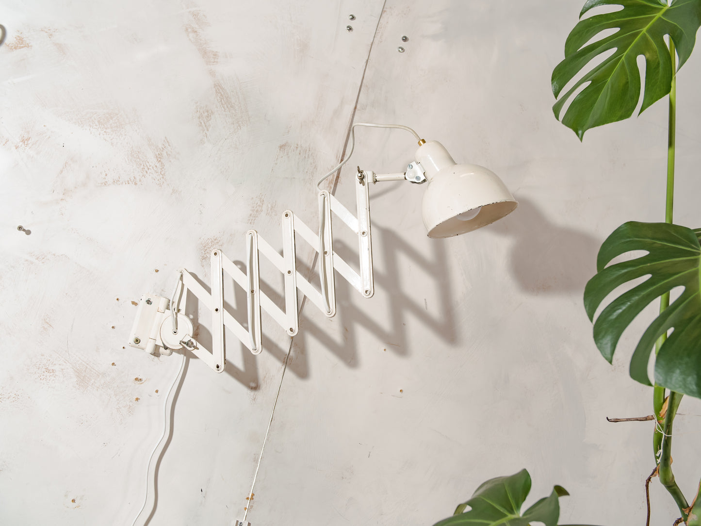 White Scissor Lamp 1940s by ADEM Large model, Bauhaus Dutch designer Harmonica Wall lighting