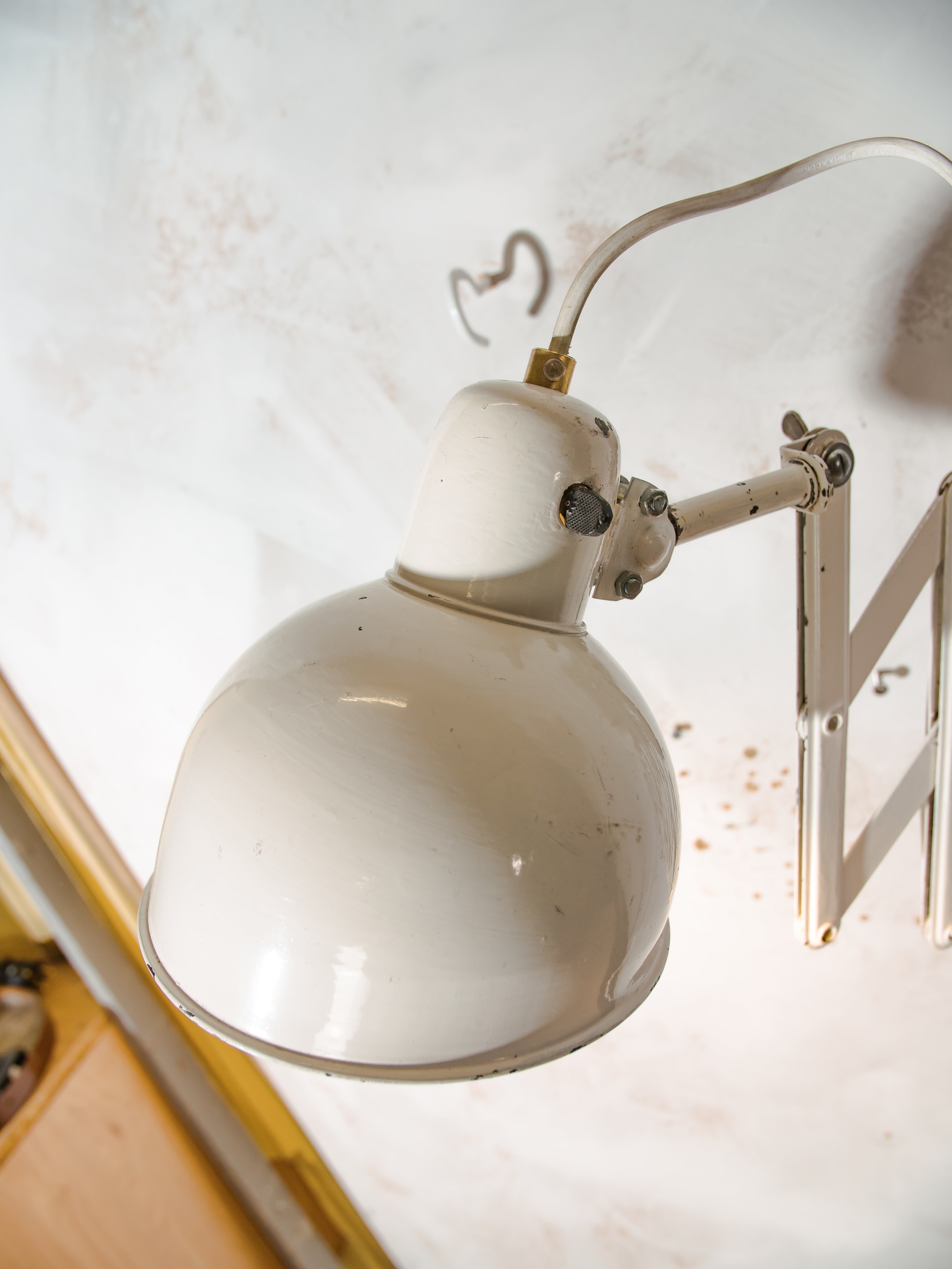 White Scissor Lamp 1940s by ADEM Large model, Bauhaus Dutch designer Harmonica Wall lighting