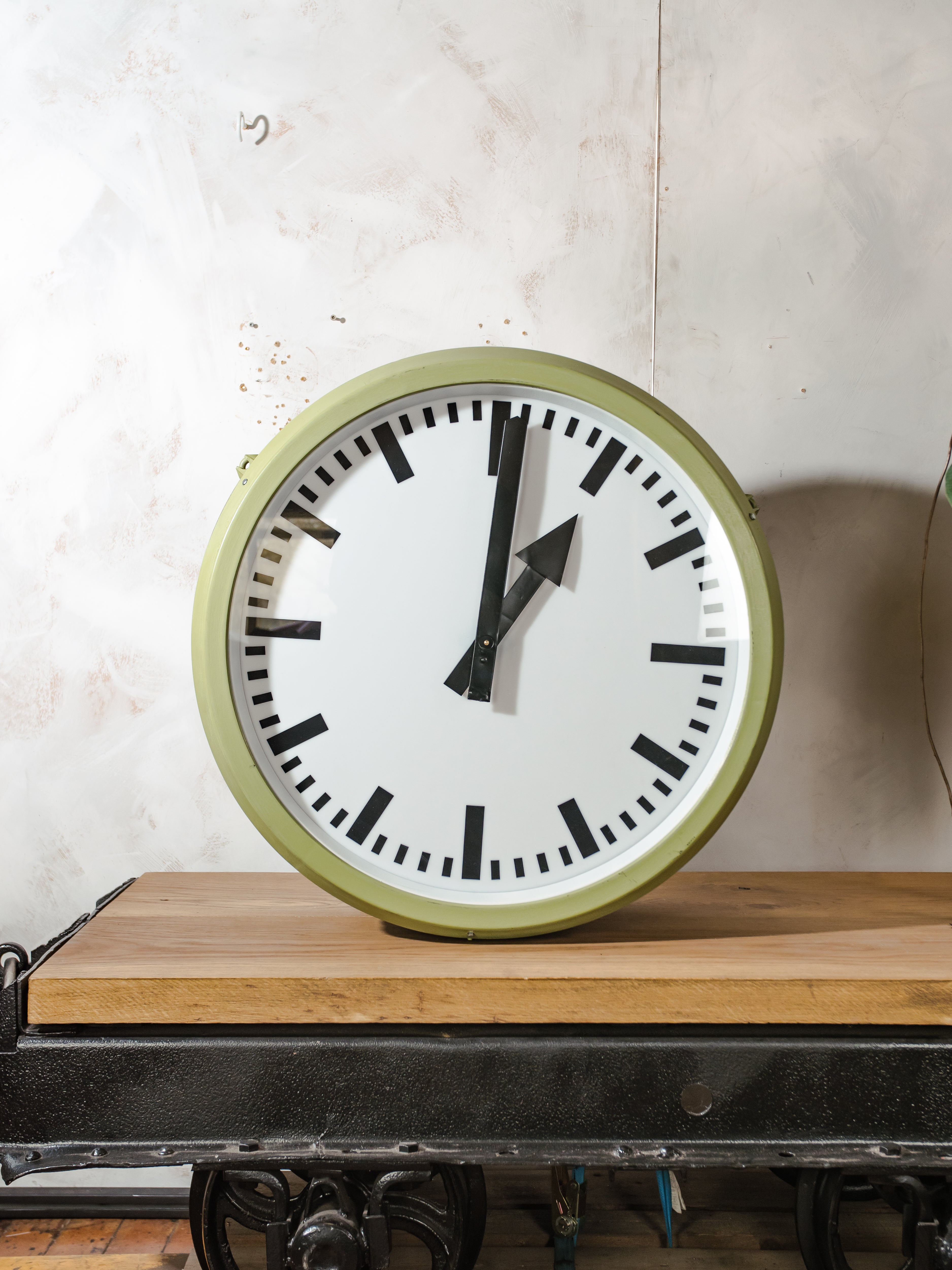 1950s Double sided Light-up Station Clock by RFT, Rundfunk und Fermelde Technik Germany, Diameter Ø75 CM, LED and Quartz converted