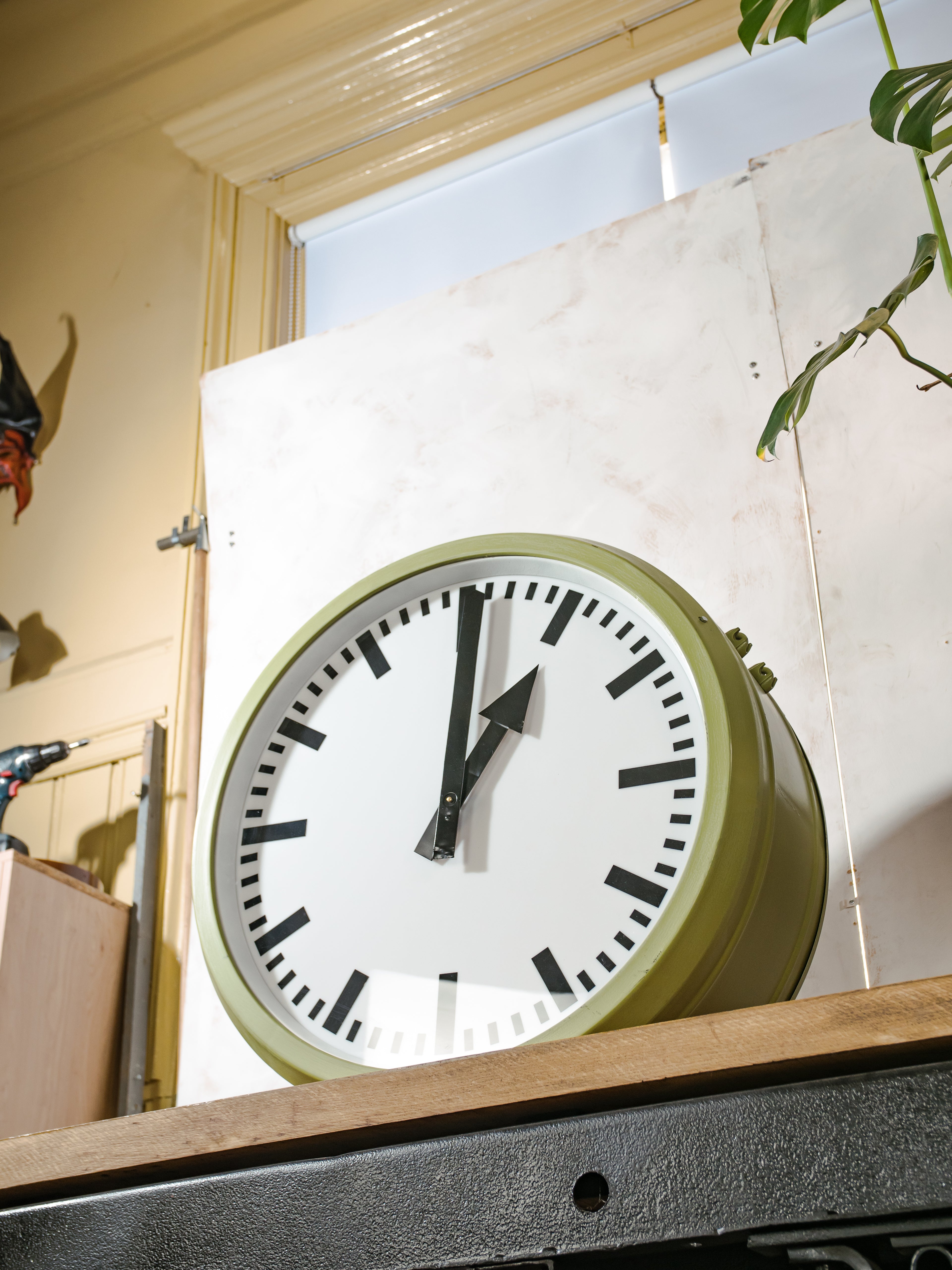 1950s Double sided Light-up Station Clock by RFT, Rundfunk und Fermelde Technik Germany, Diameter Ø75 CM, LED and Quartz converted