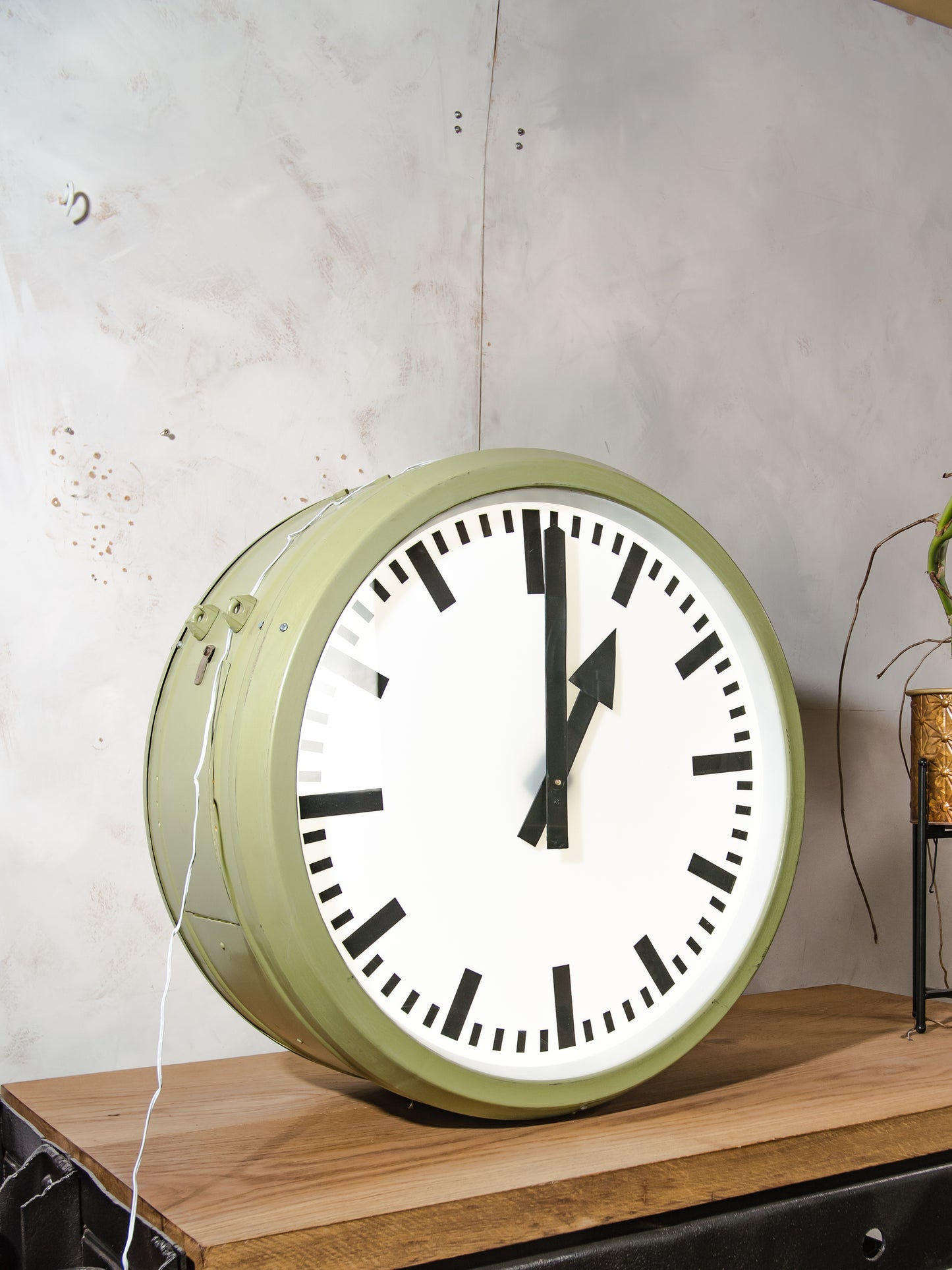 1950s Double sided Light-up Station Clock by RFT, Rundfunk und Fermelde Technik Germany, Diameter Ø75 CM, LED and Quartz converted