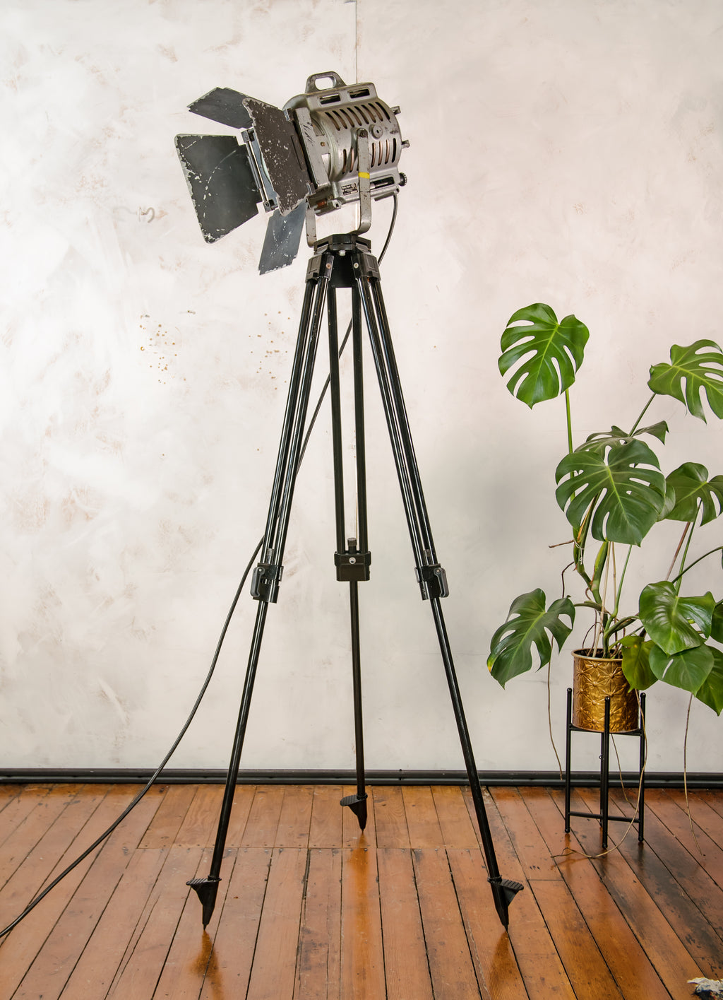 Vintage Film Spotlight Floor Lamp by ARRI, 1950s Arnold & Richter Industrial Movie Light, Surveying Tripod Lamp, Retro Studio Lighting