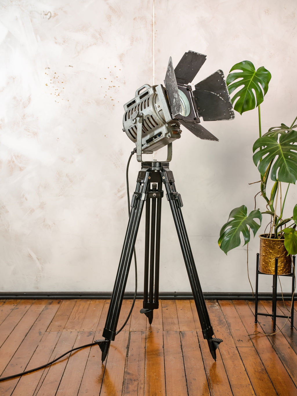 Vintage Film Spotlight Floor Lamp by ARRI, 1950s Arnold & Richter Industrial Movie Light, Surveying Tripod Lamp, Retro Studio Lighting