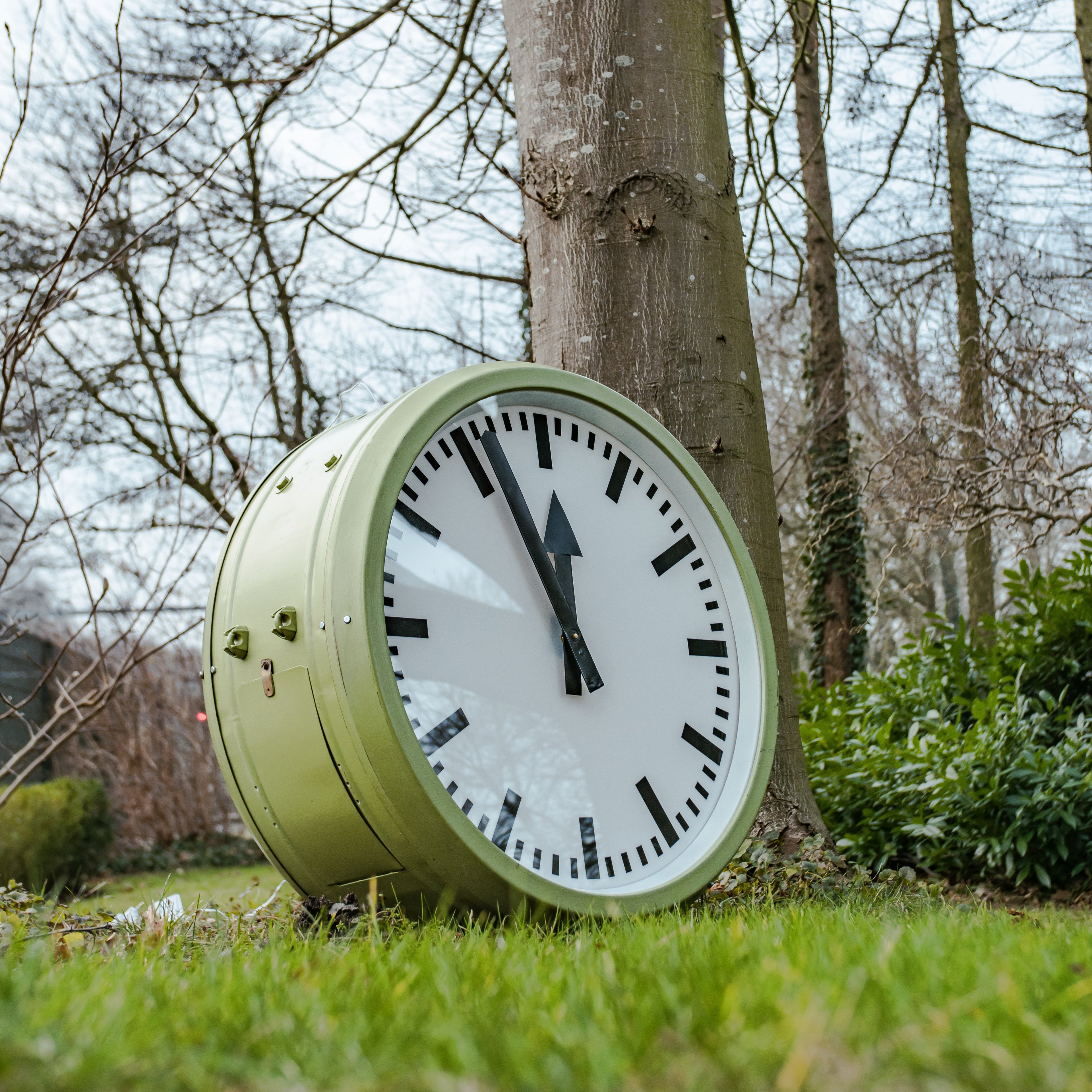 1950s Double sided Light-up Station Clock by RFT, Rundfunk und Fermelde Technik Germany, Diameter Ø75 CM, LED and Quartz converted
