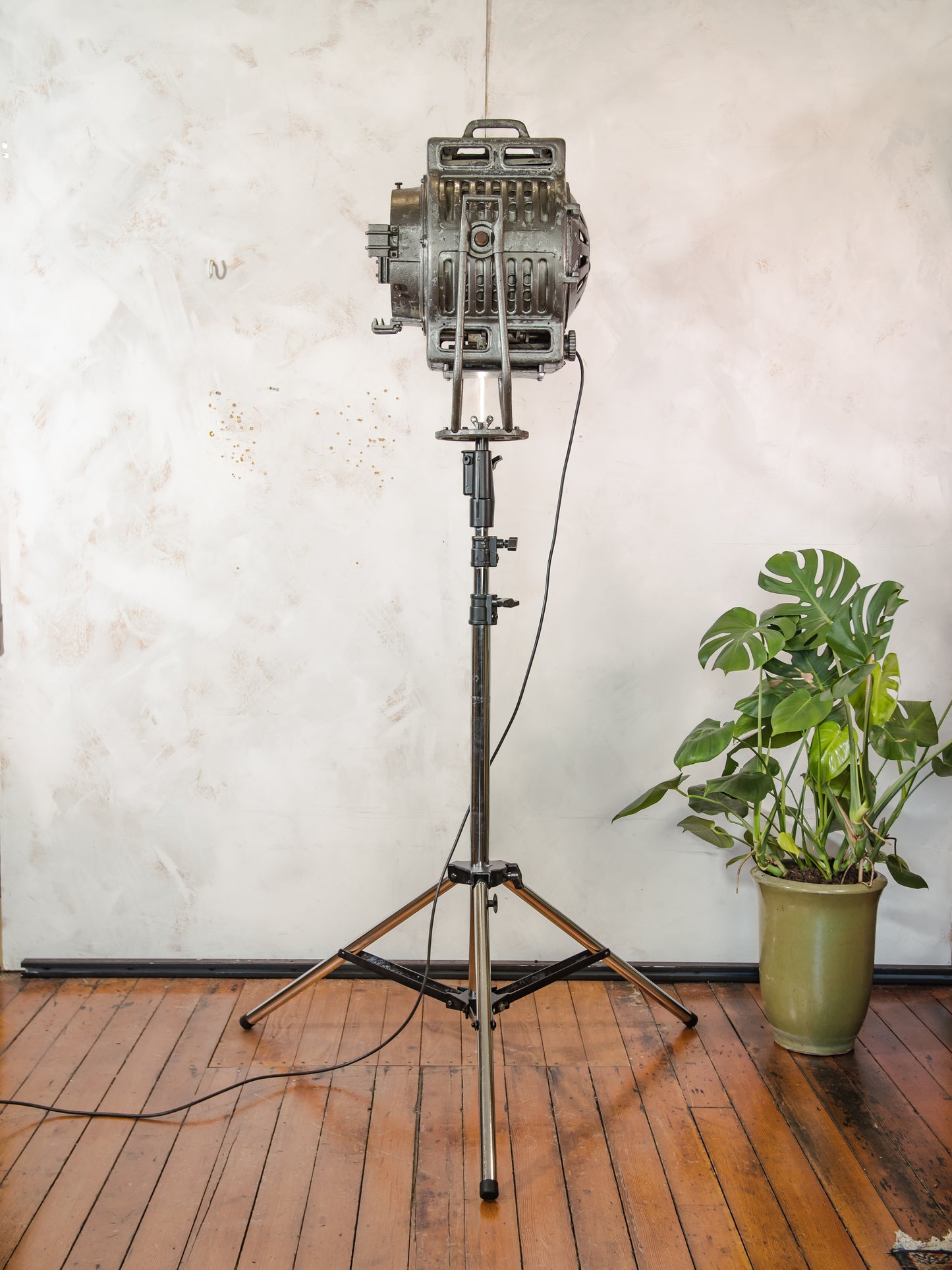Vintage ARRI 2KW Arnold & Richter Cinema Spotlight Floor Lamp: Hollywood Theater Lighting, Patina