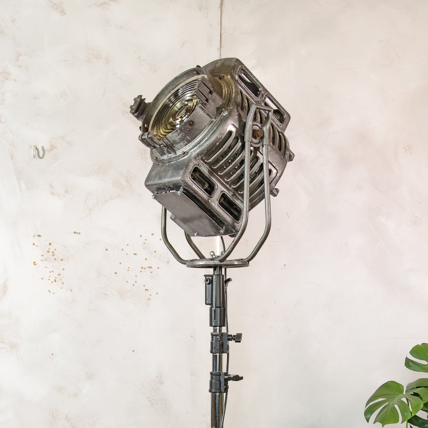Vintage ARRI 2KW Arnold & Richter Cinema Spotlight Floor Lamp: Hollywood Theater Lighting, Patina