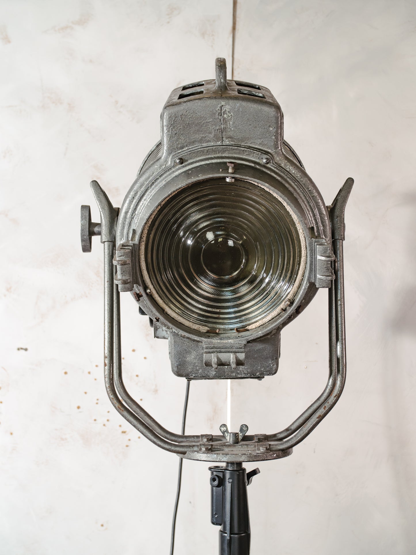Vintage ARRI 2KW Arnold & Richter Cinema Spotlight Floor Lamp: Hollywood Theater Lighting, Patina
