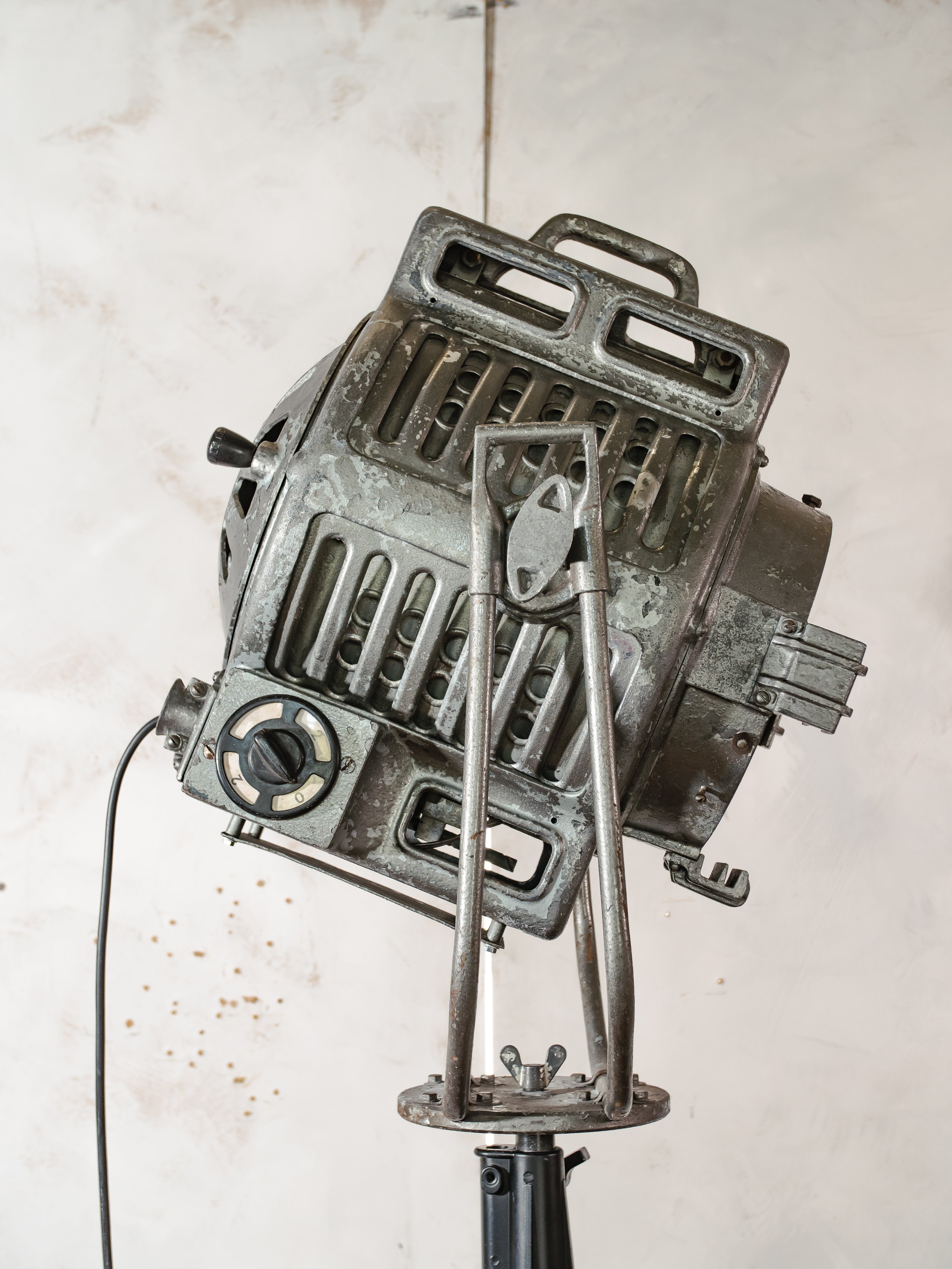 Vintage ARRI 2KW Arnold & Richter Cinema Spotlight Floor Lamp: Hollywood Theater Lighting, Patina